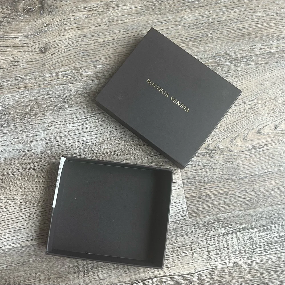 Bottega Veneta gift or